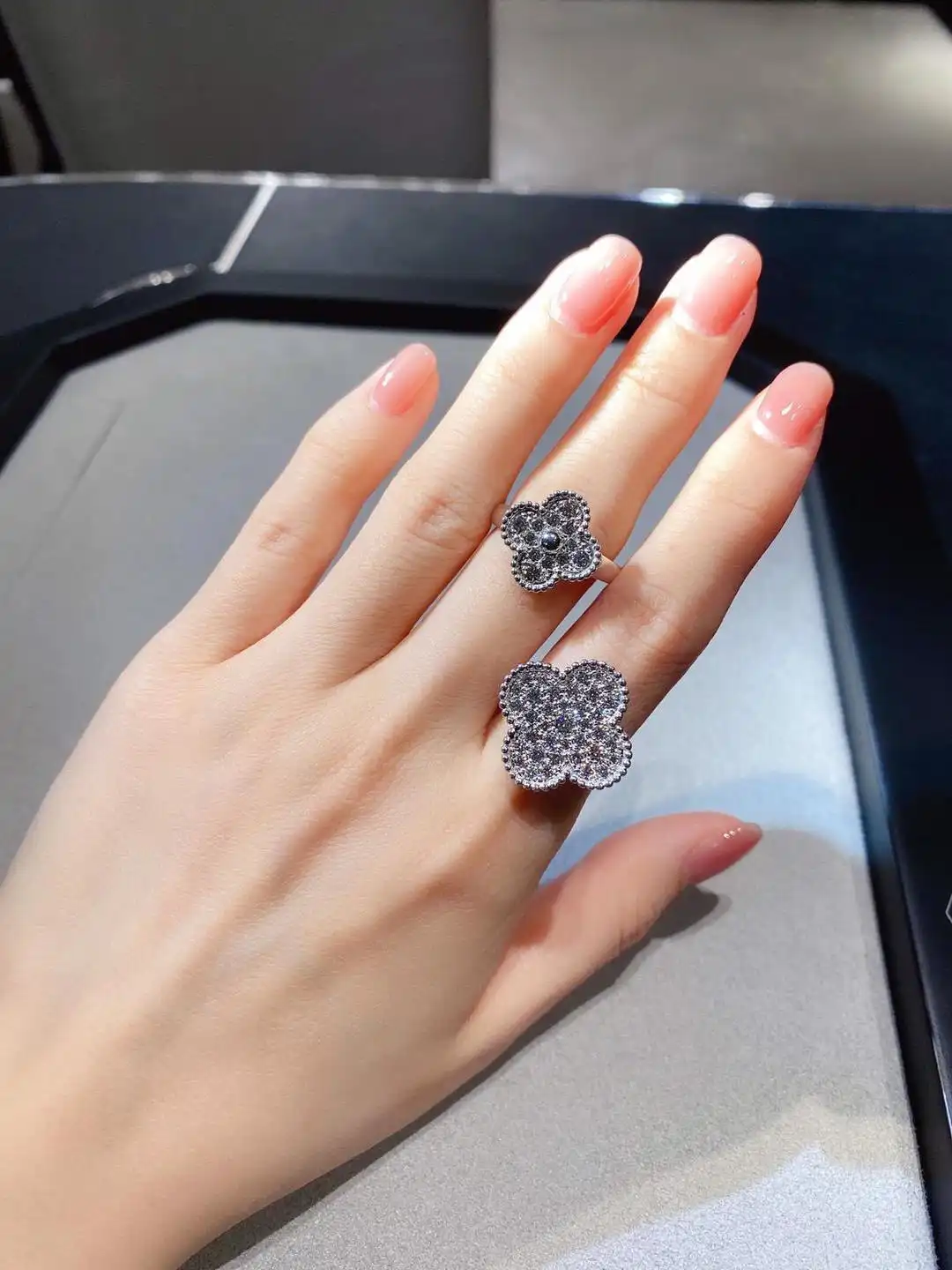 玫瑰金蛇骨链图片展示